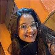 Estudiante de universidad, especializada en matemáticas, biología y literatura